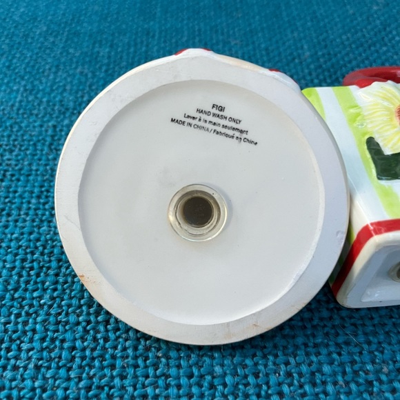 FIGI Salt and Pepper Shaker Set Daisies Purse & Hat - Picture 2 of 6